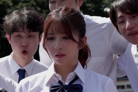 SONE 619 Em nữ sinh bị bạn cho uống kích dục